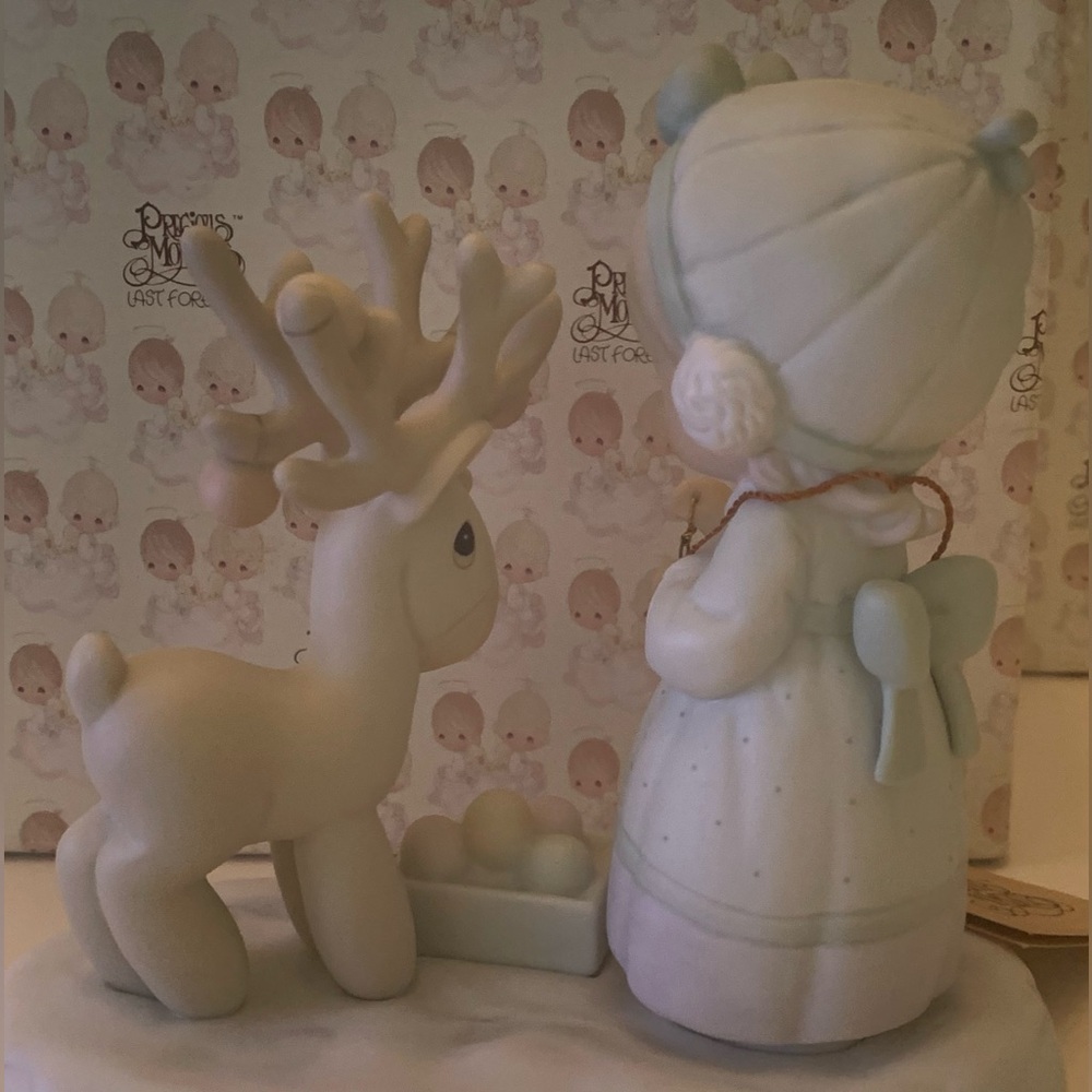 Precious Moments 1989 Merry Christmas Deer
522317 - Picture 2 of 9